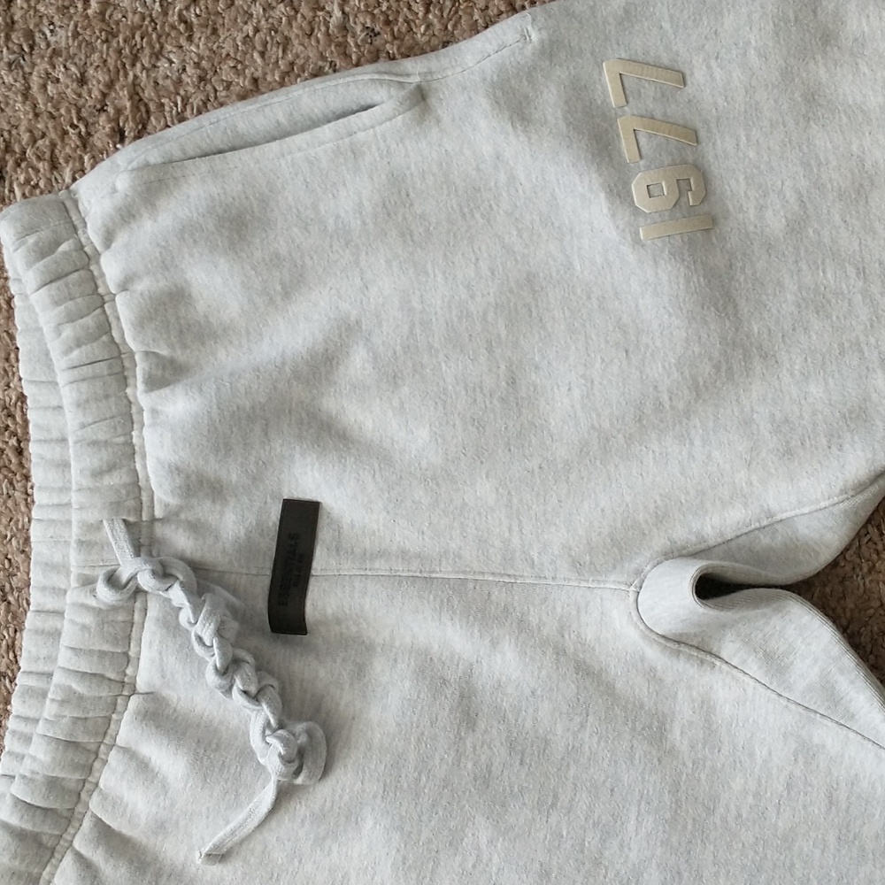 Fear of God Essentials 1977 Jogger Sweatpants in Light Grey Small